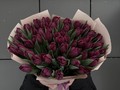 51 фиолетовых тюльпанов