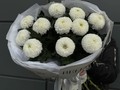 11 веток белой хризантемы Супербоул