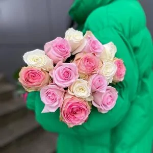 Букет 15 импортных роз Микс