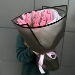 25 розовых тюльпанов