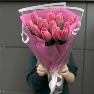 15 розовых тюльпанов