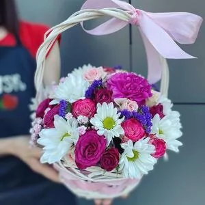 Цветы в корзине