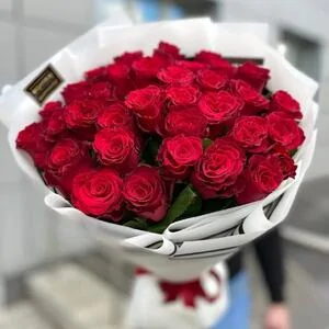 7 белых французских роз