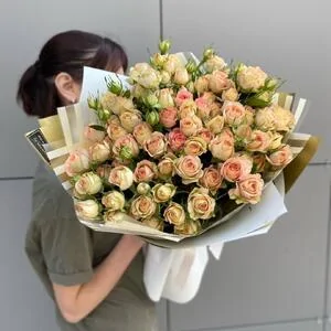 15 веток кустовых роз Азор (Azore)