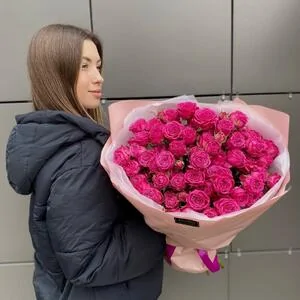 11 веток кустовых роз Классик Сенсейшн (Classic Sensation)