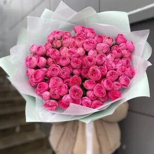 25 веток кустовых роз Жизель (Giselle)