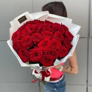 Букет 31 роза Ред Наоми (Red Naomi)