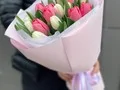 15 разноцветных тюльпанов