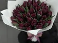 35 фиолетовых тюльпанов
