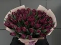 51 фиолетовых тюльпанов