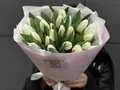 25 белых тюльпанов
