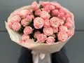 11 веток кустовых роз Мадам Бомбастик (Madam Bombastic)