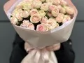 15 веток кустовых роз Свит Жизель (Sweet Giselle)